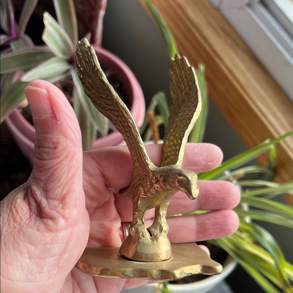 Vtg Brass Eagle Decor By ART Made Taiwan ROC Office Paperweight Library Decor
